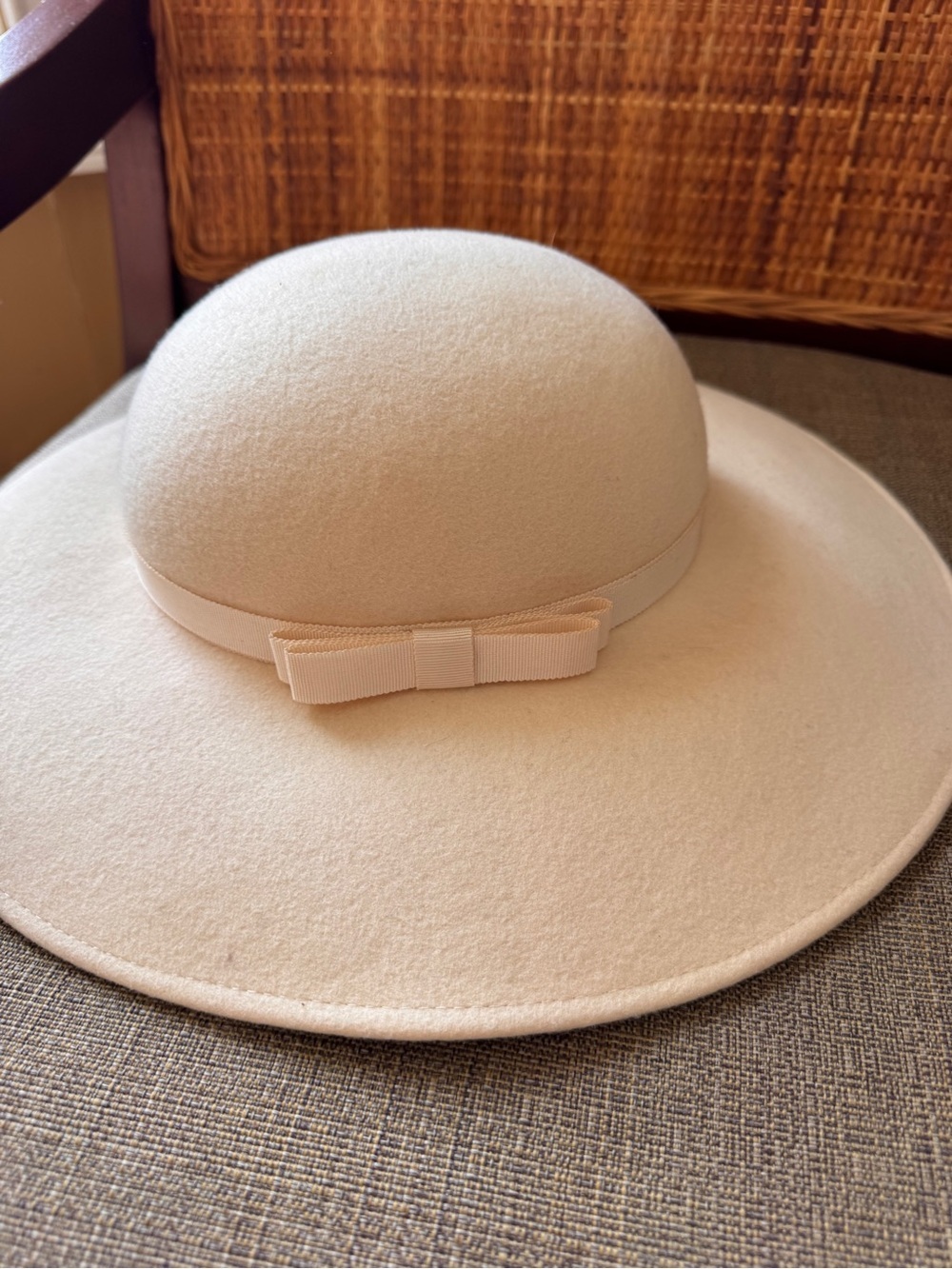VTG Splendide 100% Wool Wide Brim Hat with Ribbon – 4” Brim Career Collection